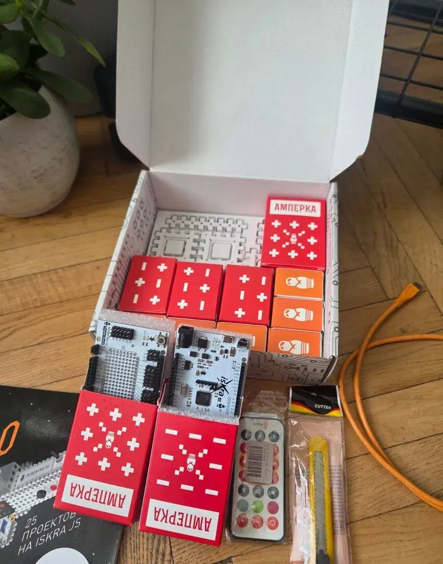 DIY sada ЙОДО – 25 projektů na Iskra JS (podobné Arduino)