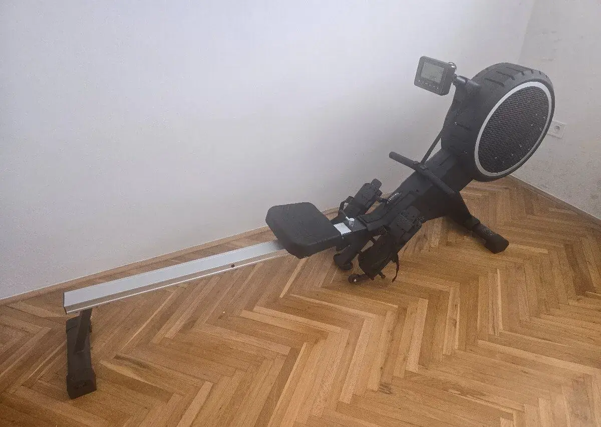 Veslovací stroj FlowFitness Yarra M (téměř nepoužitý)