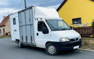 Pronájem autopřepravníku pro dva koně s kamerou na řp. sk. B