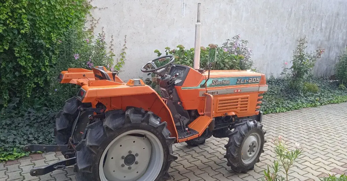 Malotraktor-KUBOTA-ZL1-205