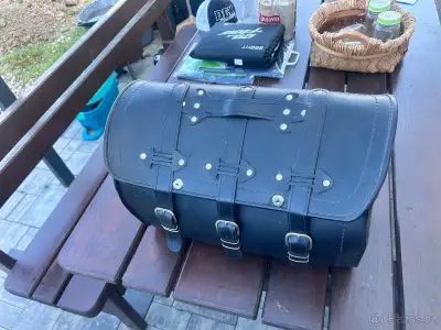 Uzamykatelný zadní kožený kufr na CHOPPER