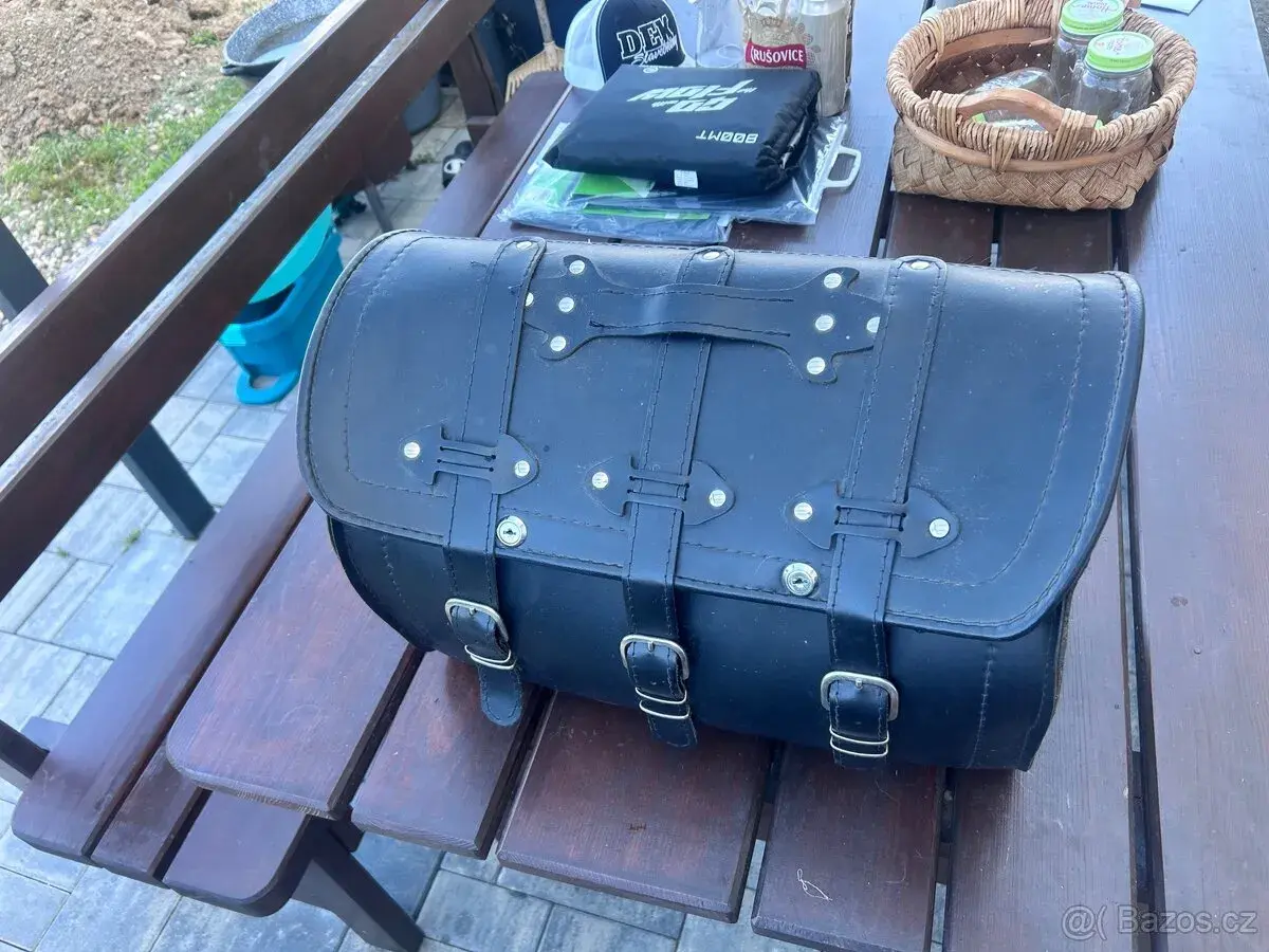 Uzamykatelný zadní kožený kufr na CHOPPER