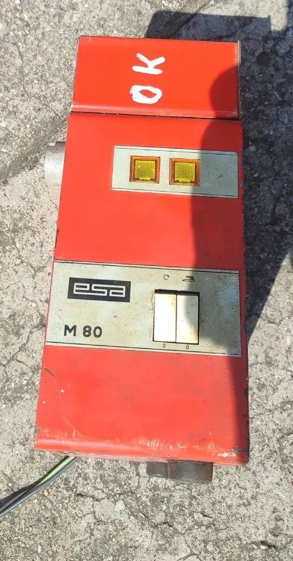 Elektromotor s převodovkou 220 V
