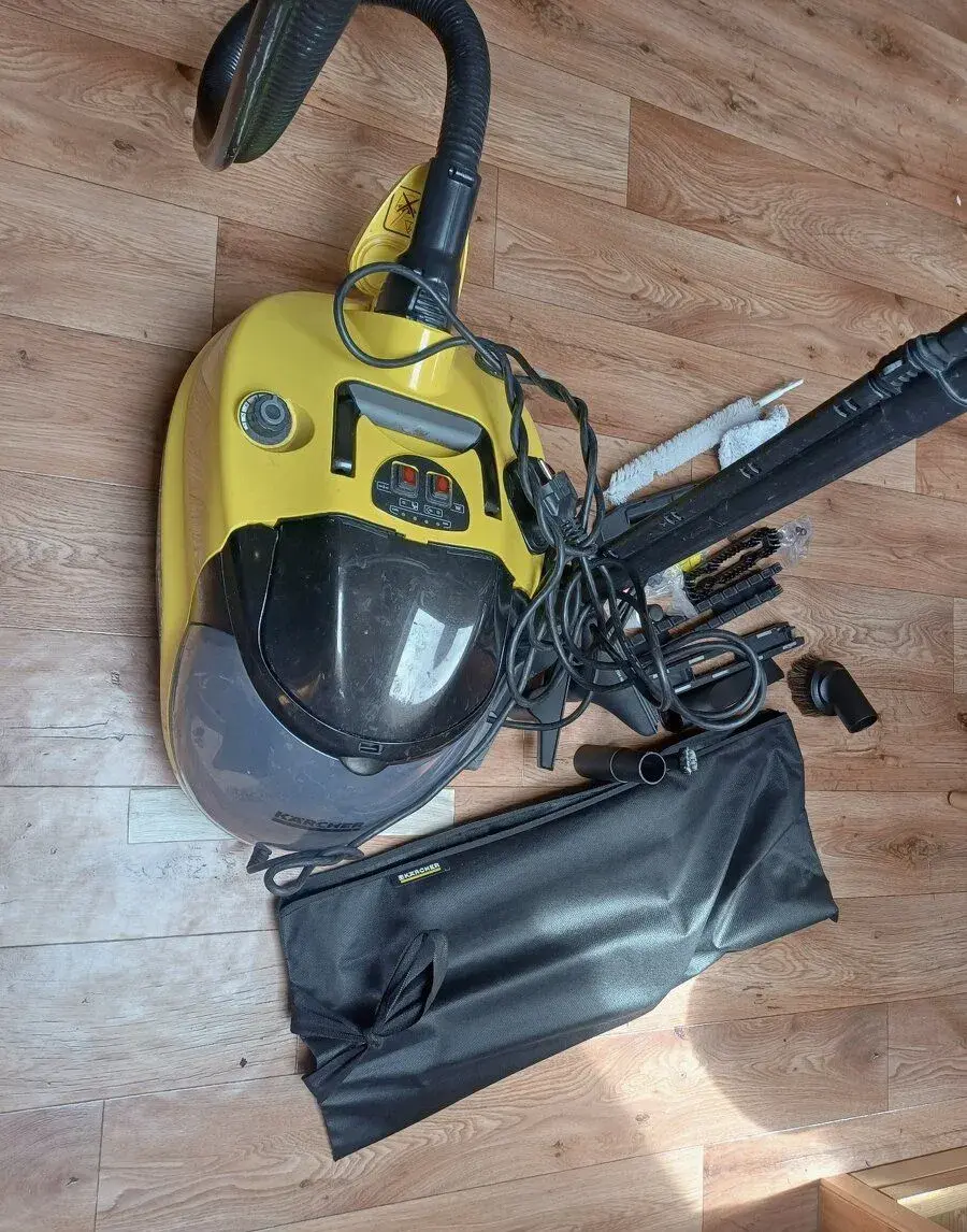 Karcher SV 7 - parní čistič s vysavačem 2v1