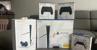 PS5 Slim 1TB s mechanikou + 4 ovladače + stojan – NOVÉ