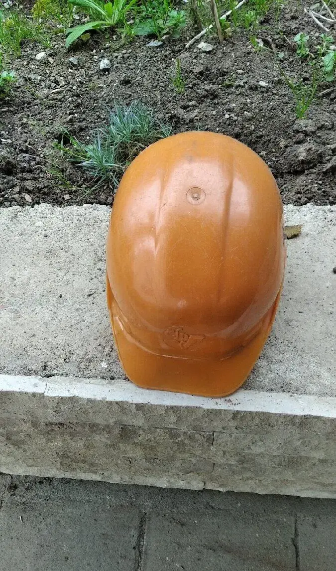 Přilba k motorové pile