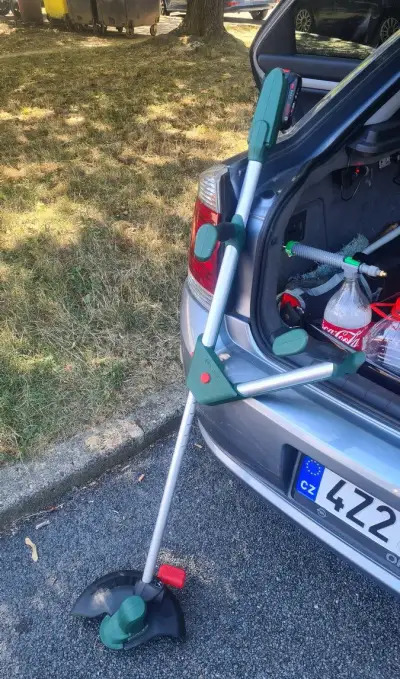 Strunovou sekačku Bosch UniversalGrassCut 18V-26