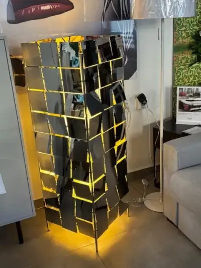 DESIGNOVÁ STOJACÍ LAMPA POSLEDNÁ