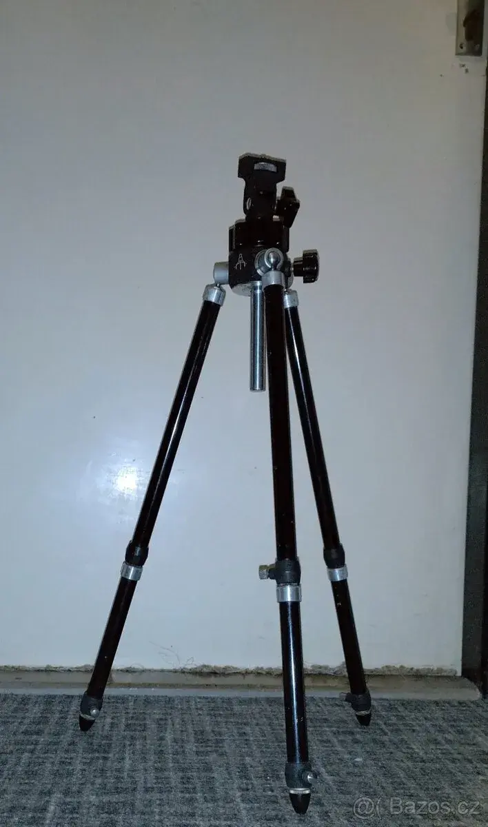 Starý celokovový variabilní fotografický stativ – plně funkč