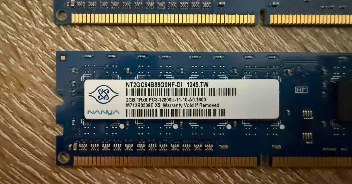 Paměti RAM DDR3 4 ks - 2GB NANYA 2GB PC3-12800U DDR3-1600