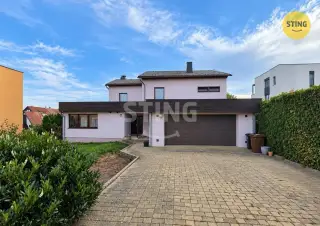 Pronájem bytu 3+1 s možností garážového stání, ul. 5, 137006