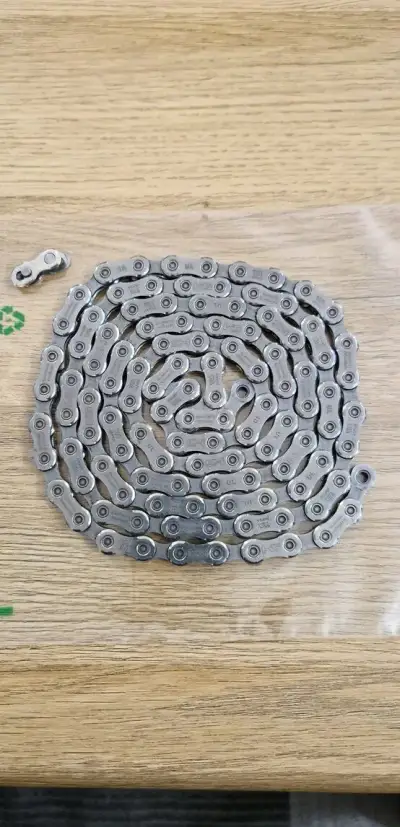 Řetěz Shimano Deore M6100, 12s.