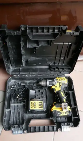 DeWalt DCD796NT příklepová bezuhlíková aku vrtačka