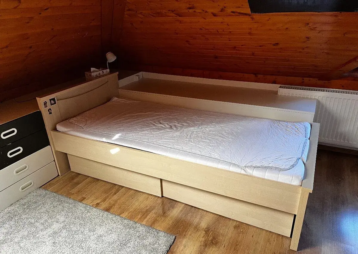 Pevná studentská postel Ferda F01 - bříza