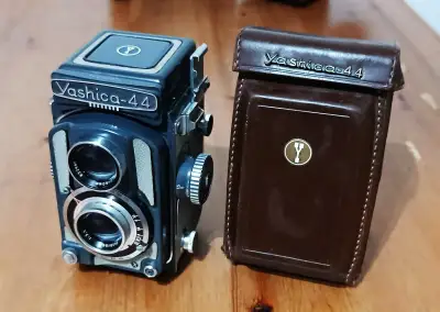 YASHICA 44 (Yashikor - COPAL) - 1958