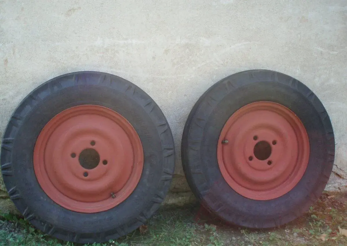 Přední kola zetor 25