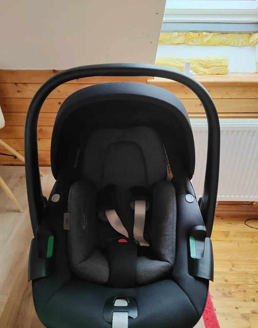 Maxi-Cosi Pebble 360 autosedačka Essential Black