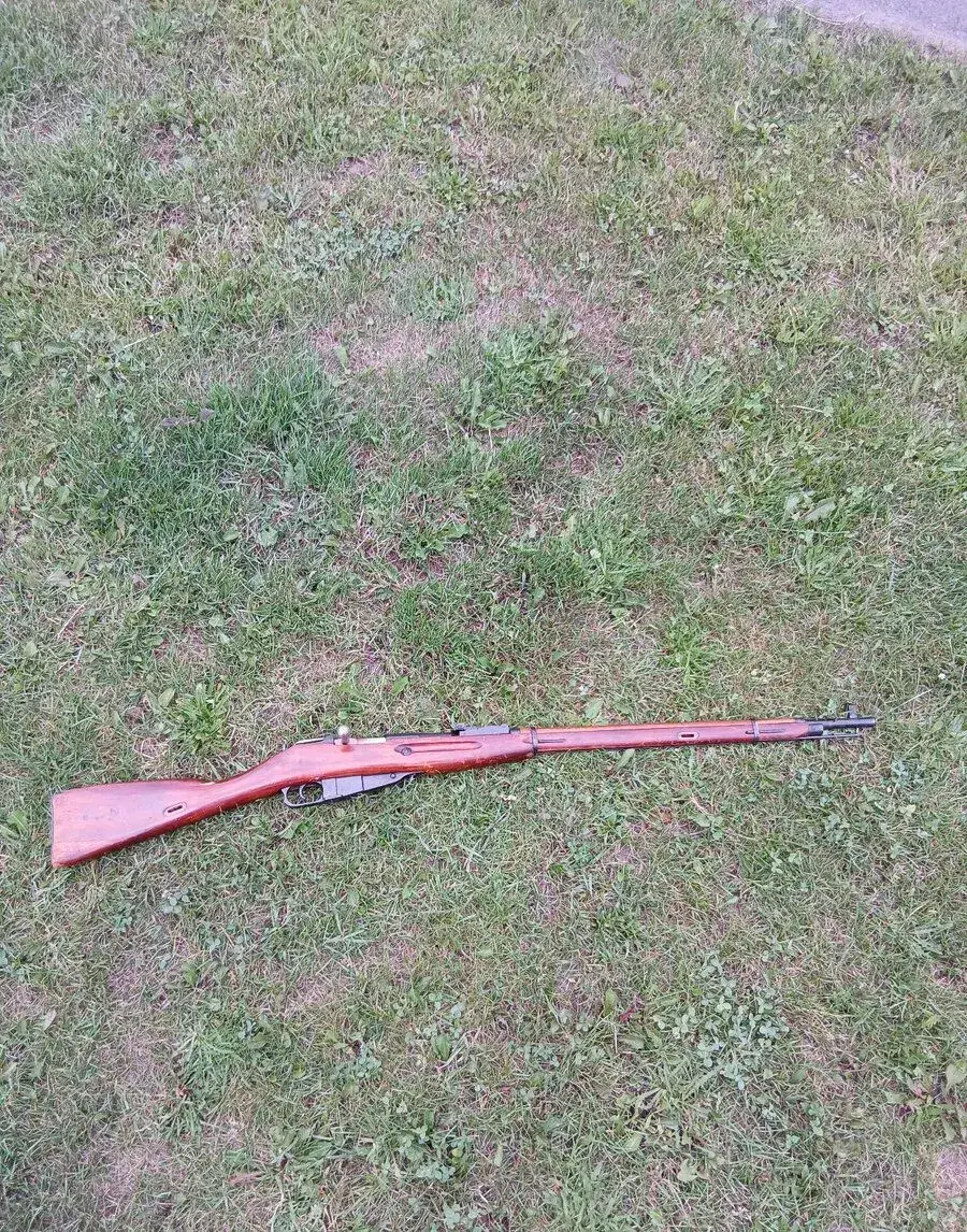 Znehodnocený Mosin Nagant s kartičkou