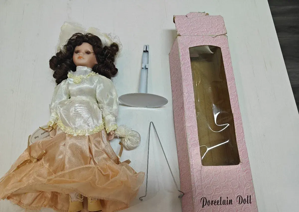 Porcelánová panenka Genuine Porcelain Doll