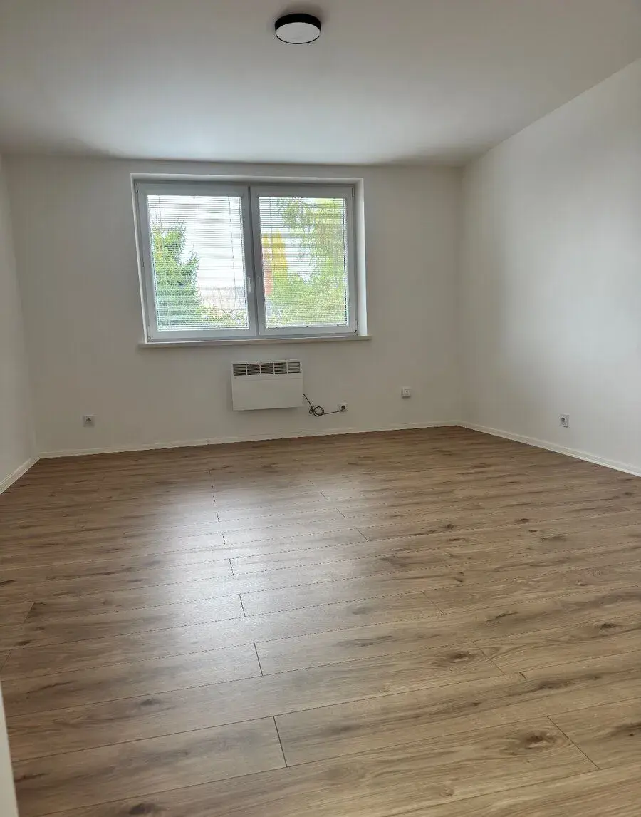 Pronájem 3+1, 66 m², v klidu a zeleni – zahrada a parkovací