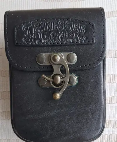 Černá kožená brašnička „Tennessee Old Time Whiskey