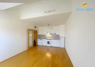 Pronájem bytu 2+kk 38m2 Lublaňská Praha 2 - Nové Město