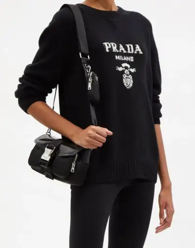svetr Prada