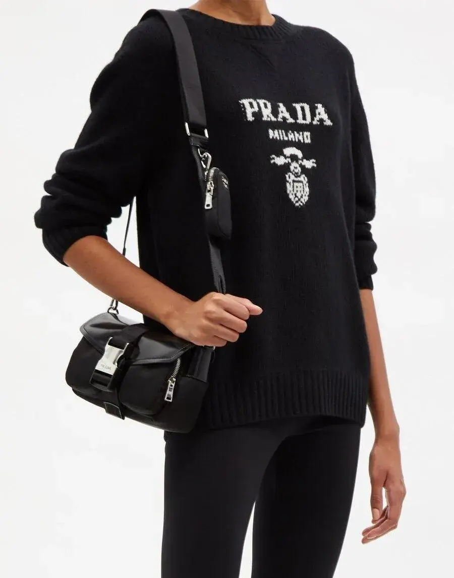 svetr Prada
