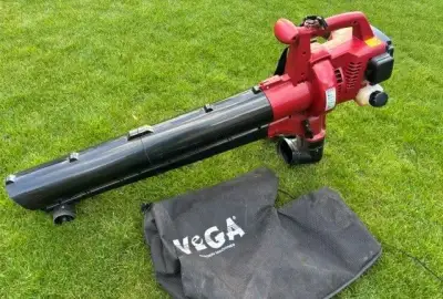 Benzínový vysavač/foukač/mulčovač VeGA VE51310