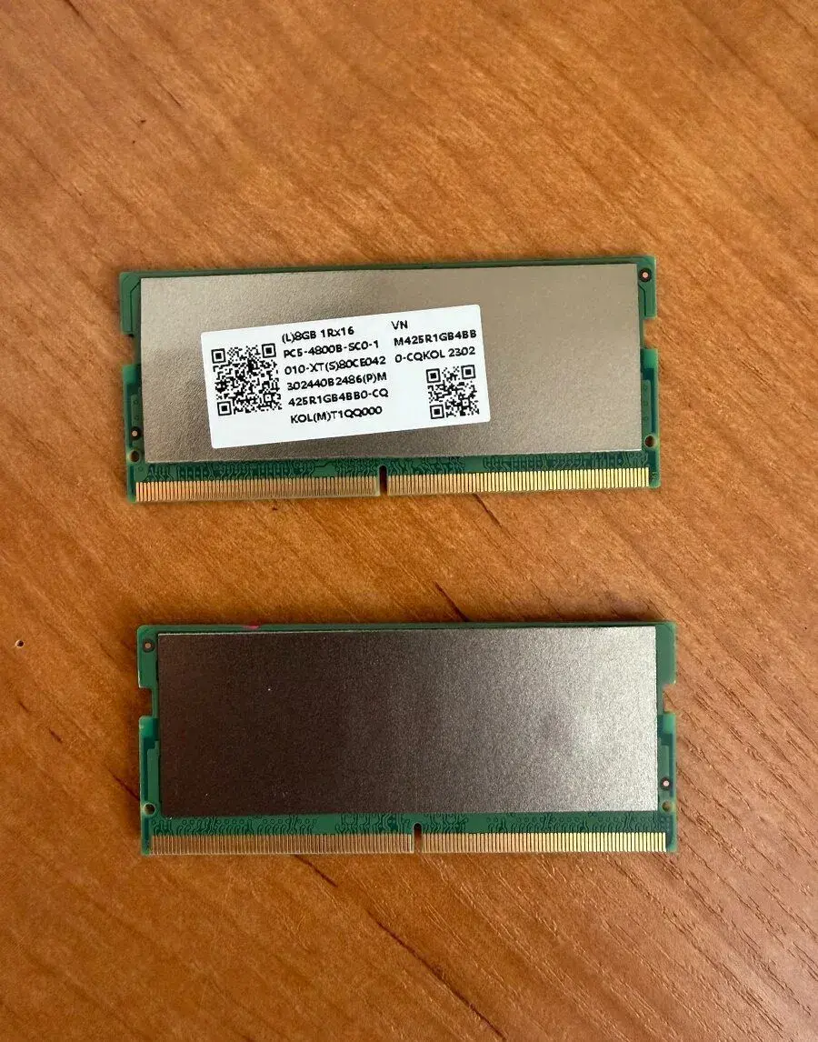 2x Samsung 8GB DDR5 4800MHz SO-DIMM