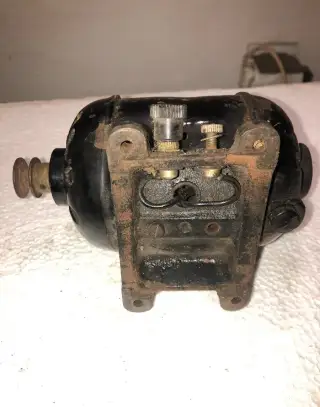 Historicky elektro motorek sici stroj