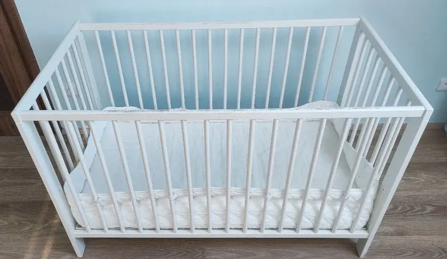 Dětskou postýlku značky IKEA Gulliver + matrace