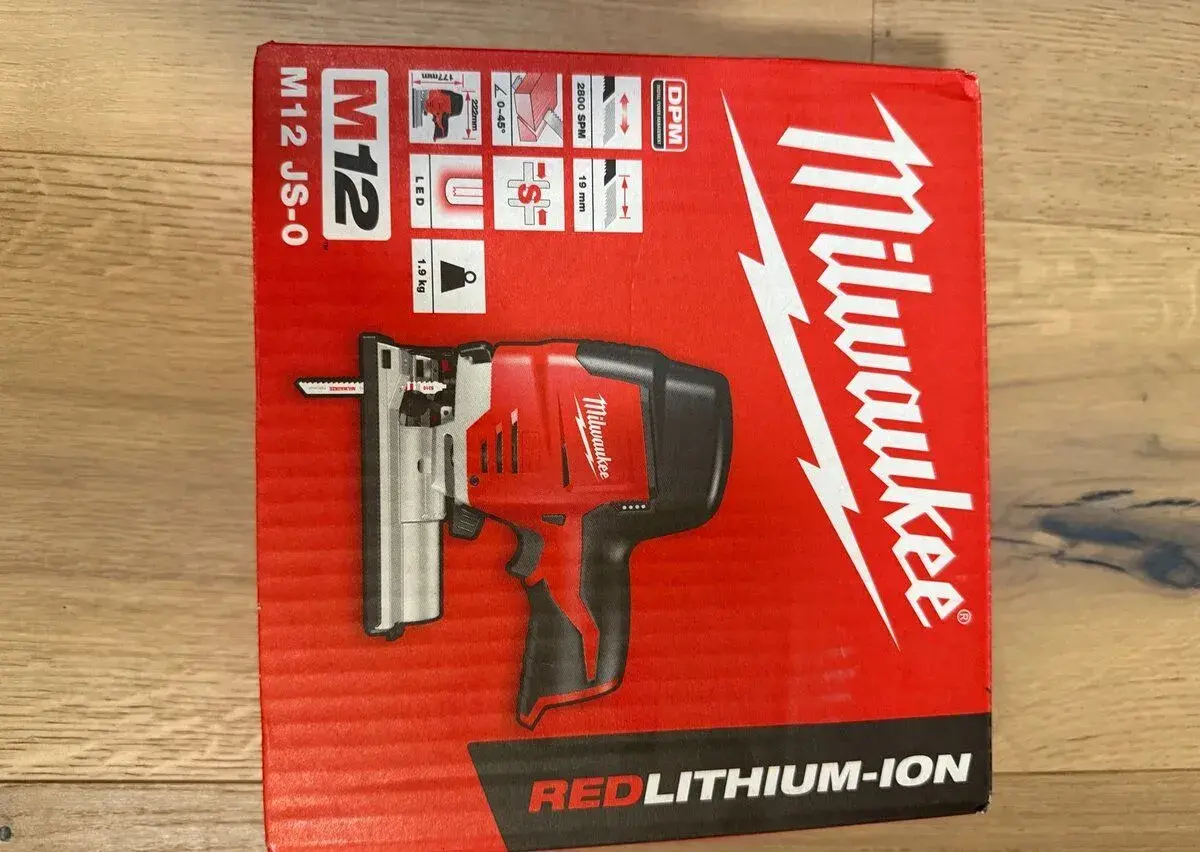 Milwaukee M12 JS-0 – nová aku přímočará pila