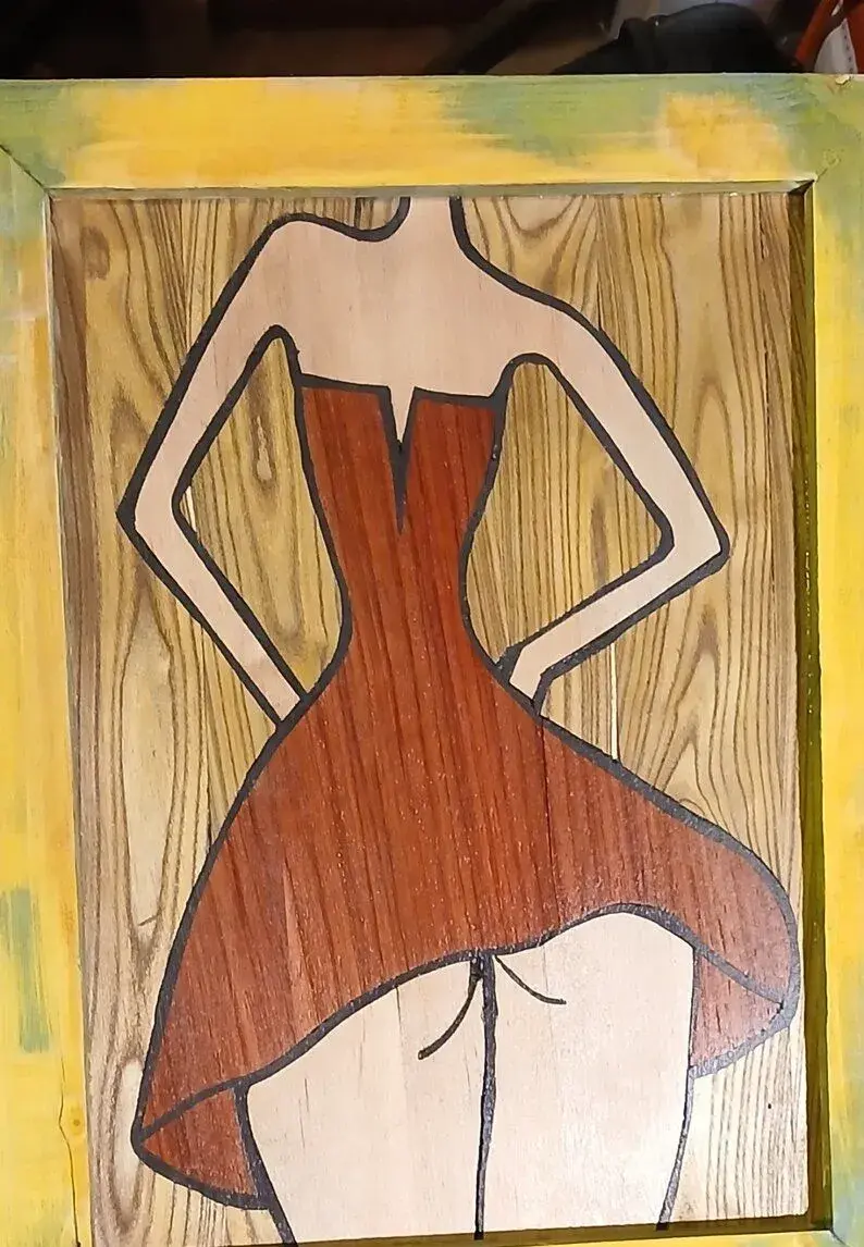 Příliš krátká sukýnka art intarzie