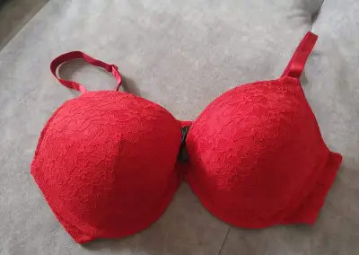 H&M červená podprsenka, vel. 85D (38D)