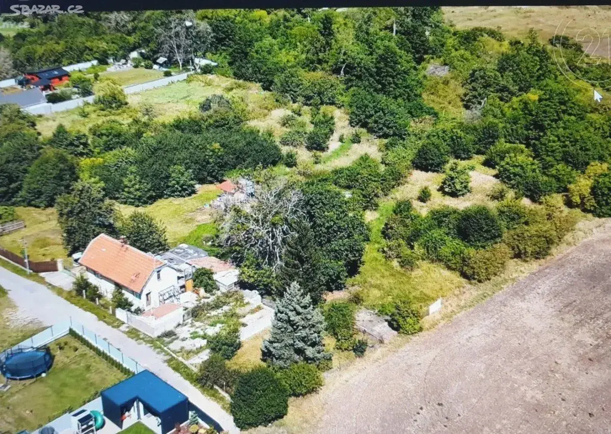 Prodej st.pozemku o vel.1 064m2,Kozomín,17 km od Prahy