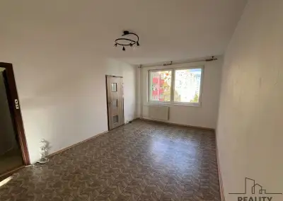 Světlý byt 4+1 s lodžií kousek od OC Čtyři Dvory
