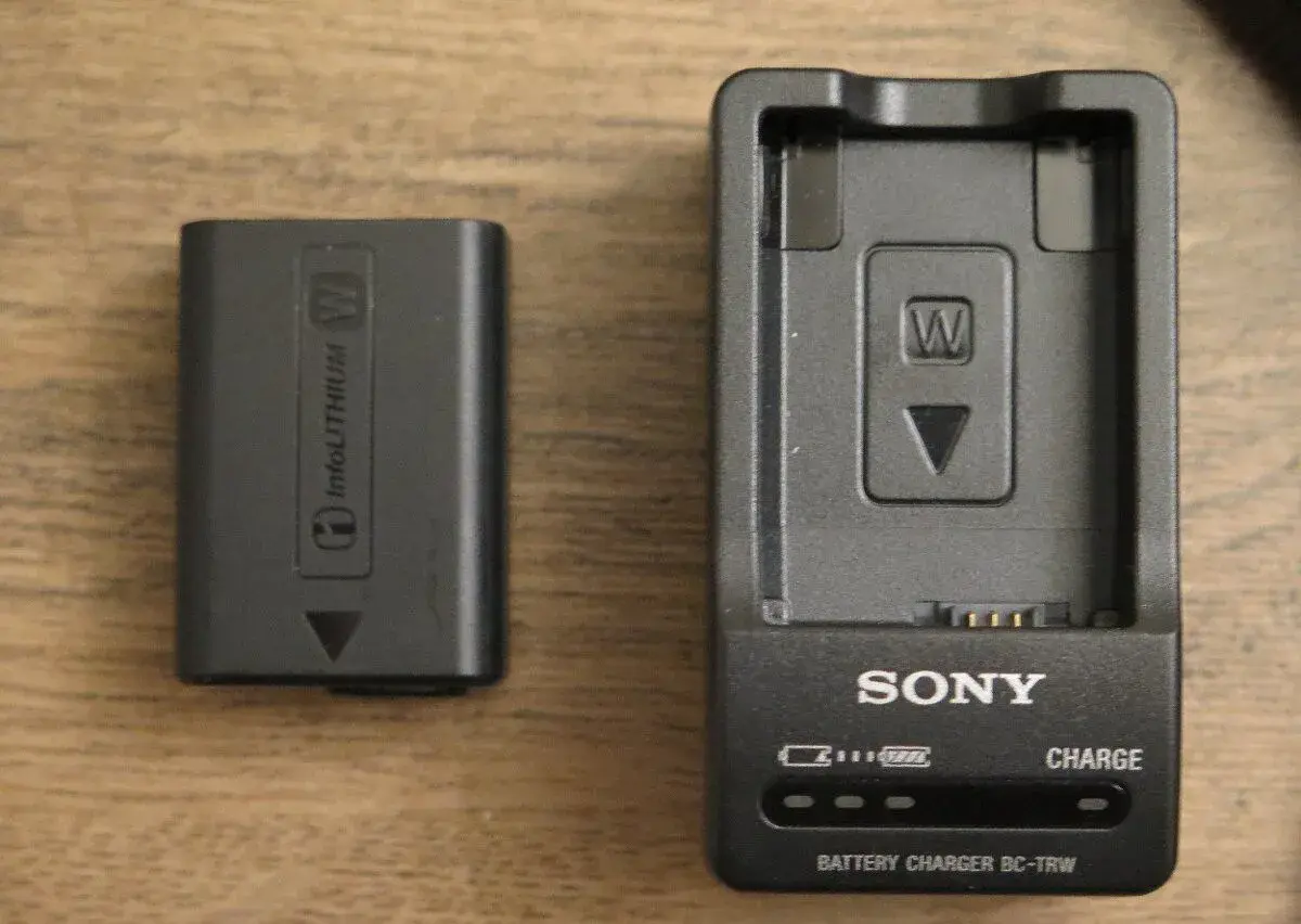 Sony nabíječka ACC-TRW + akumulátor NP-FW50 1080mAh