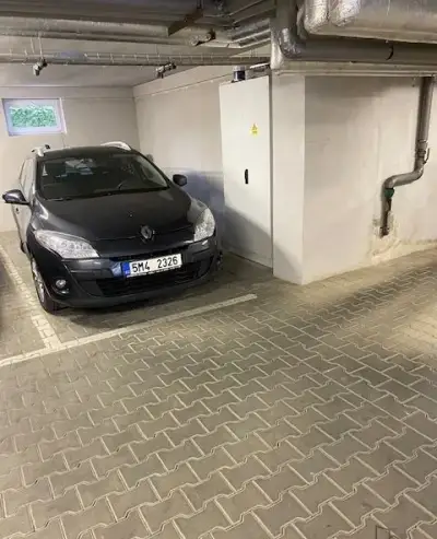 Pronájem krytého garážového stání Olomouc Mošnerova