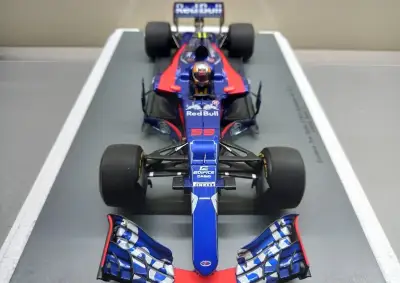 F1 TORO ROSSO STR12 AUSTRÁLIE 2017 CARLOS SAINZ SPARK 1:18