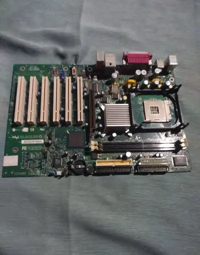 Deska Intel Desktop Board D845GEBV2