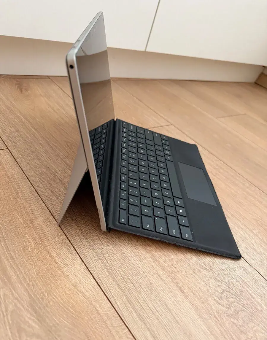 Microsoft Surface Pro 7 + klávesnice + Nová nabíječka