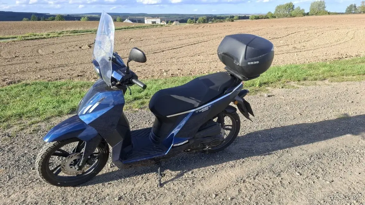 Peugeot Tweet 50 ccm s karoserií 125 ccm