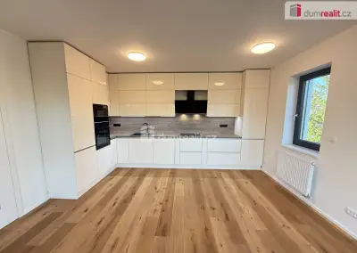 Pronájem bytu 2+kk 61 m2 P5 Zličín lodžie garážové stání nov