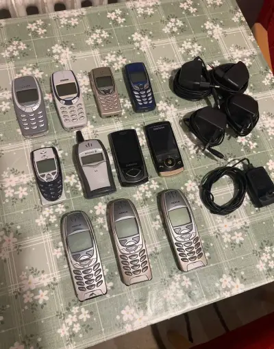 Retro telefony Nokia atd