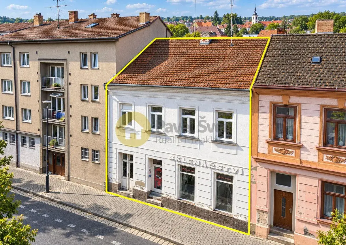 Dům s komerčním prostorem, dílnou a bytem v Písku. Užitná pl