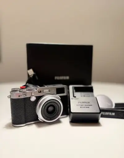 Fujifilm X100F – 15 000 Kč