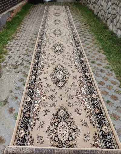 Behoun koberec 7m