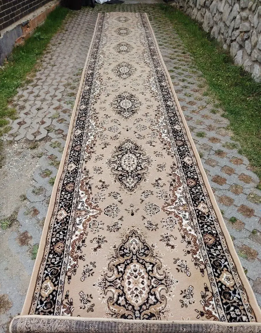 Behoun koberec 7m