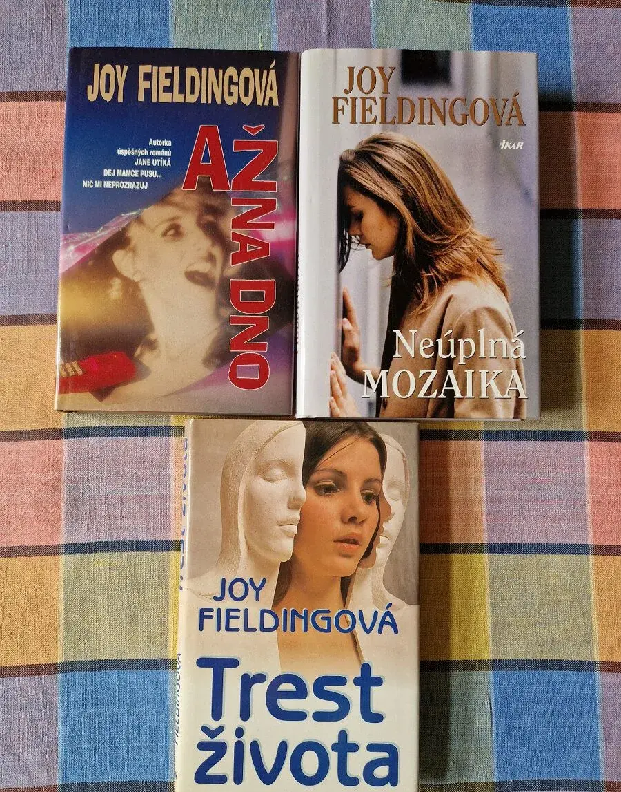 3x Joy Fieldingová